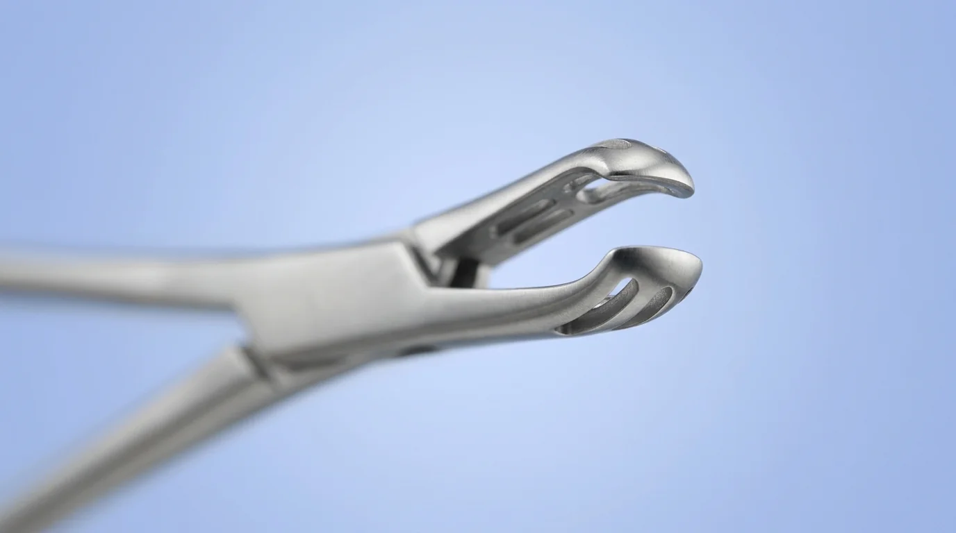 Detailed close-up of the atraumatic fenestrated tips of a surgical Babcock forceps instrument.